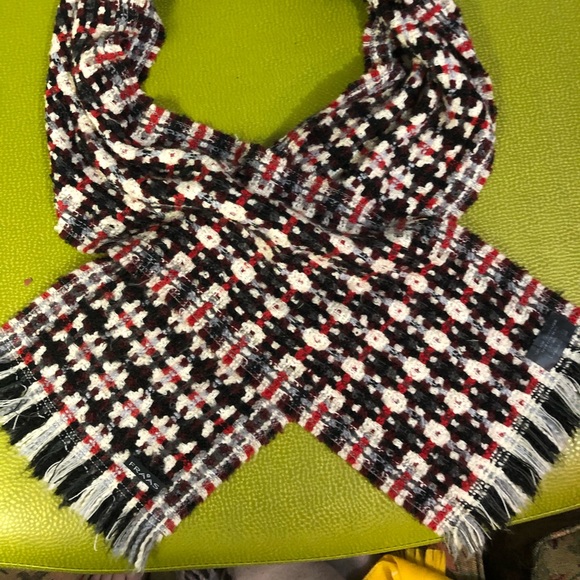 (FREE over $15) Winter/fall coloured scarf - Picture 2 of 4